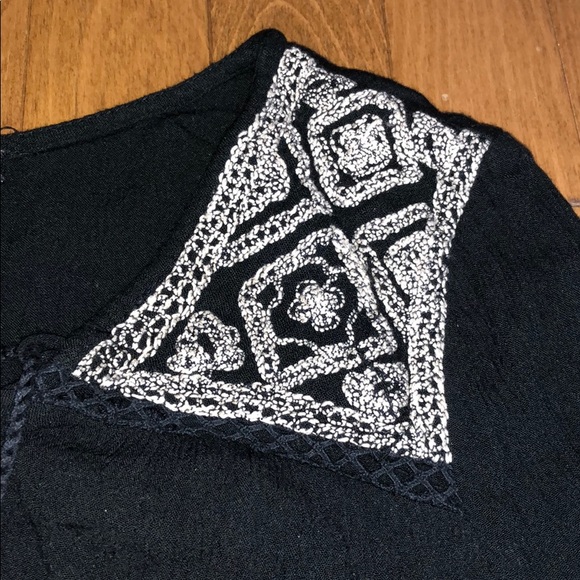 Black blouse - Picture 4 of 5